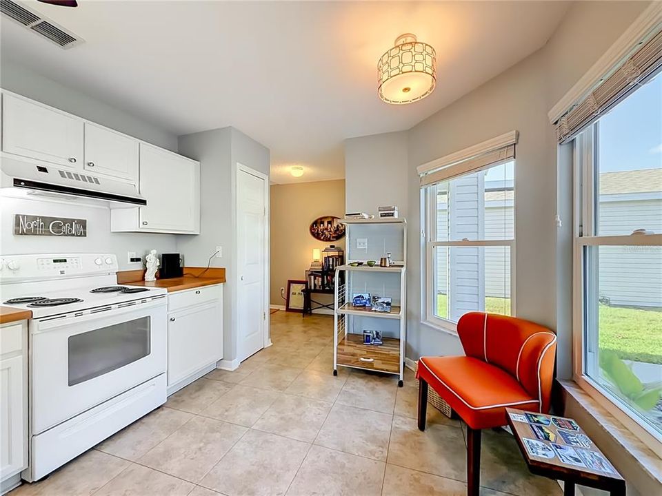 Active With Contract: $245,000 (2 beds, 2 baths, 1289 Square Feet)