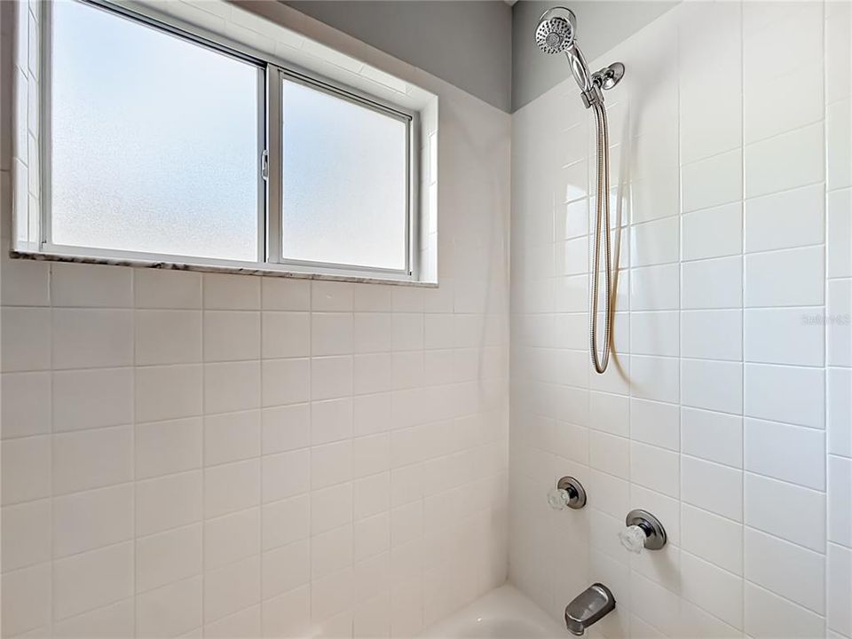Active With Contract: $245,000 (2 beds, 2 baths, 1289 Square Feet)