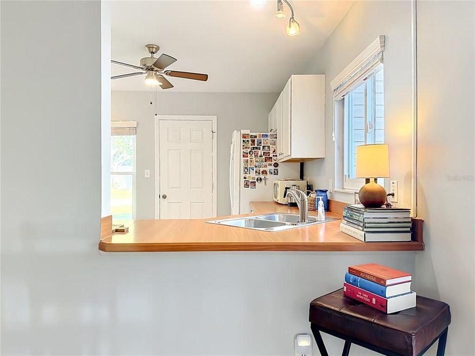 Active With Contract: $245,000 (2 beds, 2 baths, 1289 Square Feet)