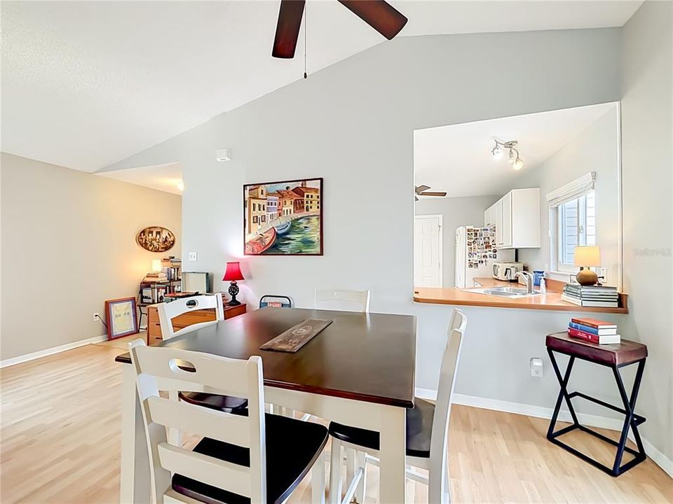 Active With Contract: $245,000 (2 beds, 2 baths, 1289 Square Feet)