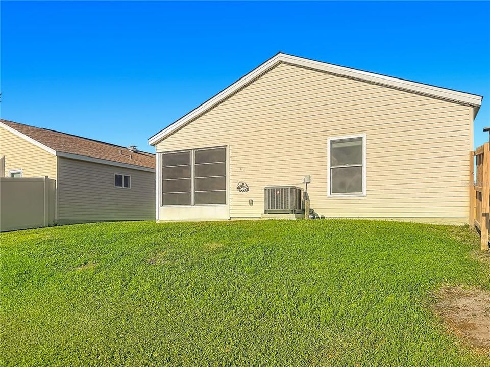 Active With Contract: $245,000 (2 beds, 2 baths, 1289 Square Feet)