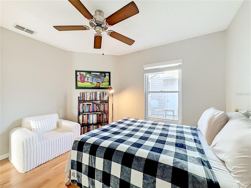 Active With Contract: $245,000 (2 beds, 2 baths, 1289 Square Feet)