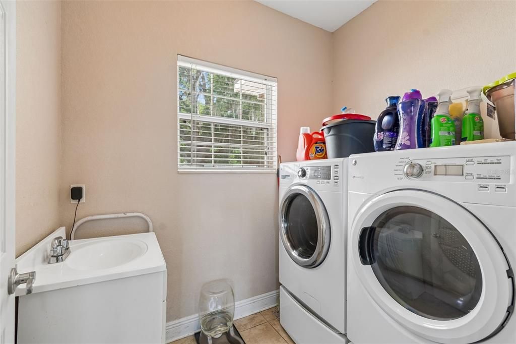 For Sale: $825,000 (3 beds, 2 baths, 2069 Square Feet)