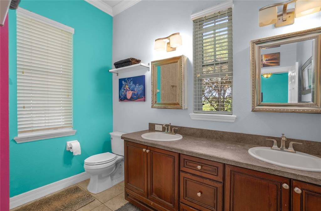 En Venta: $489,000 (4 camas, 3 baños, 2640 Pies cuadrados)