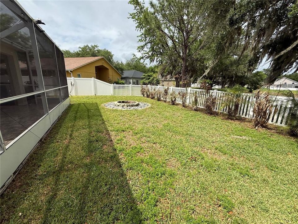Activo con contrato: $405,000 (4 camas, 3 baños, 2930 Pies cuadrados)