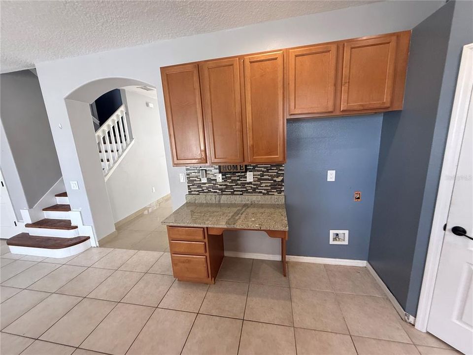 Activo con contrato: $405,000 (4 camas, 3 baños, 2930 Pies cuadrados)