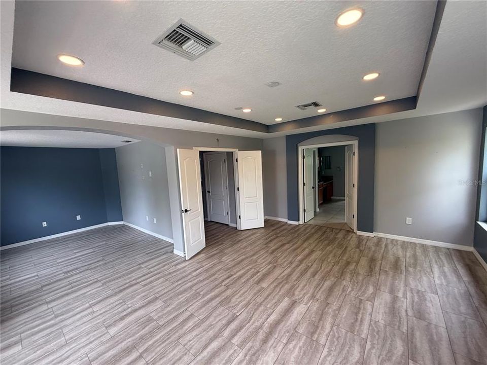 Activo con contrato: $405,000 (4 camas, 3 baños, 2930 Pies cuadrados)