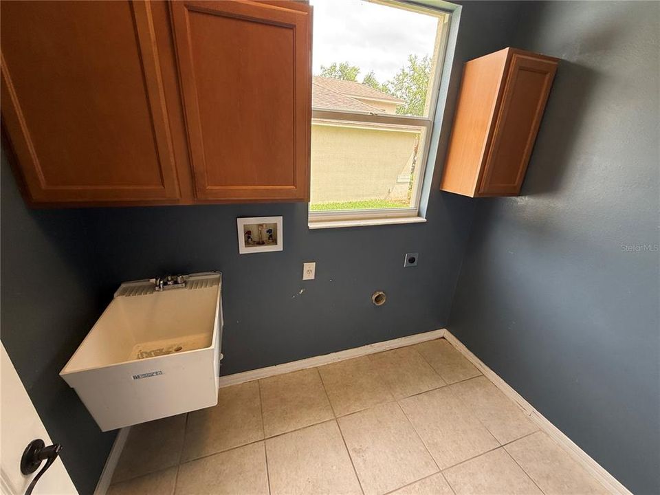 Activo con contrato: $405,000 (4 camas, 3 baños, 2930 Pies cuadrados)