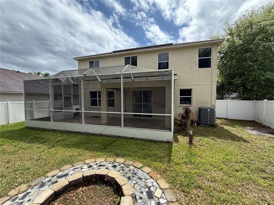Activo con contrato: $405,000 (4 camas, 3 baños, 2930 Pies cuadrados)