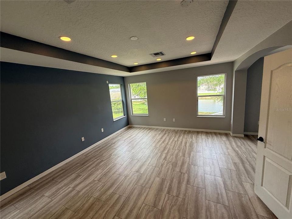Activo con contrato: $405,000 (4 camas, 3 baños, 2930 Pies cuadrados)