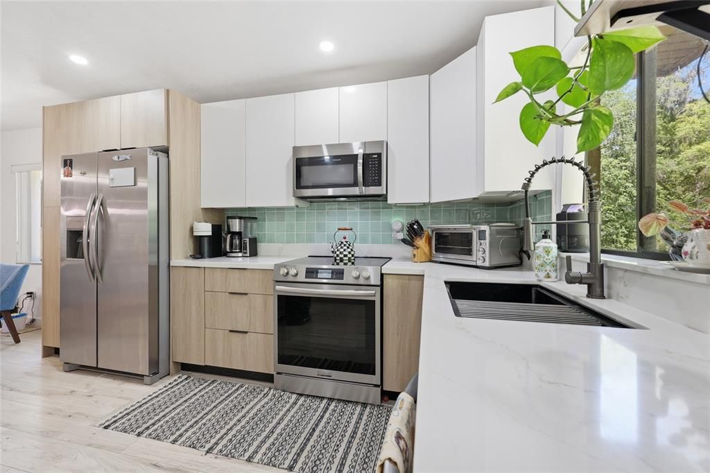 For Sale: $189,900 (2 beds, 2 baths, 1136 Square Feet)