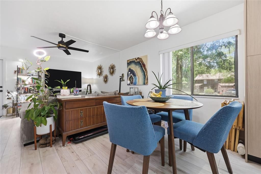 For Sale: $189,900 (2 beds, 2 baths, 1136 Square Feet)