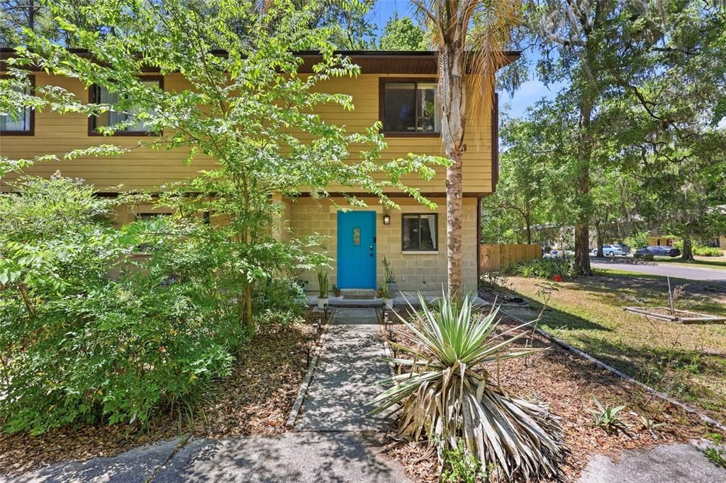 For Sale: $189,900 (2 beds, 2 baths, 1136 Square Feet)
