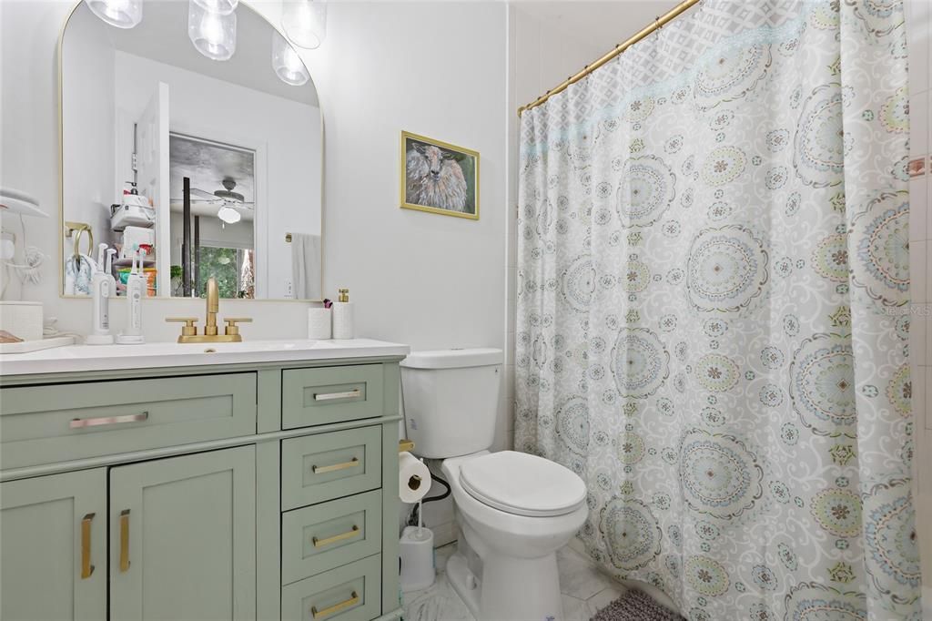 For Sale: $189,900 (2 beds, 2 baths, 1136 Square Feet)