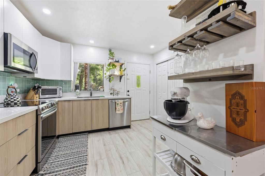 For Sale: $189,900 (2 beds, 2 baths, 1136 Square Feet)