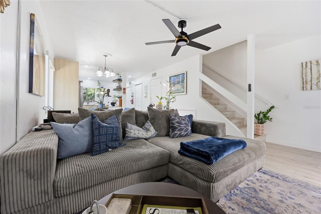 For Sale: $189,900 (2 beds, 2 baths, 1136 Square Feet)