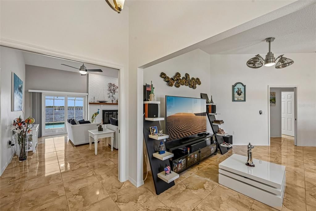 En Venta: $925,000 (3 camas, 2 baños, 2189 Pies cuadrados)