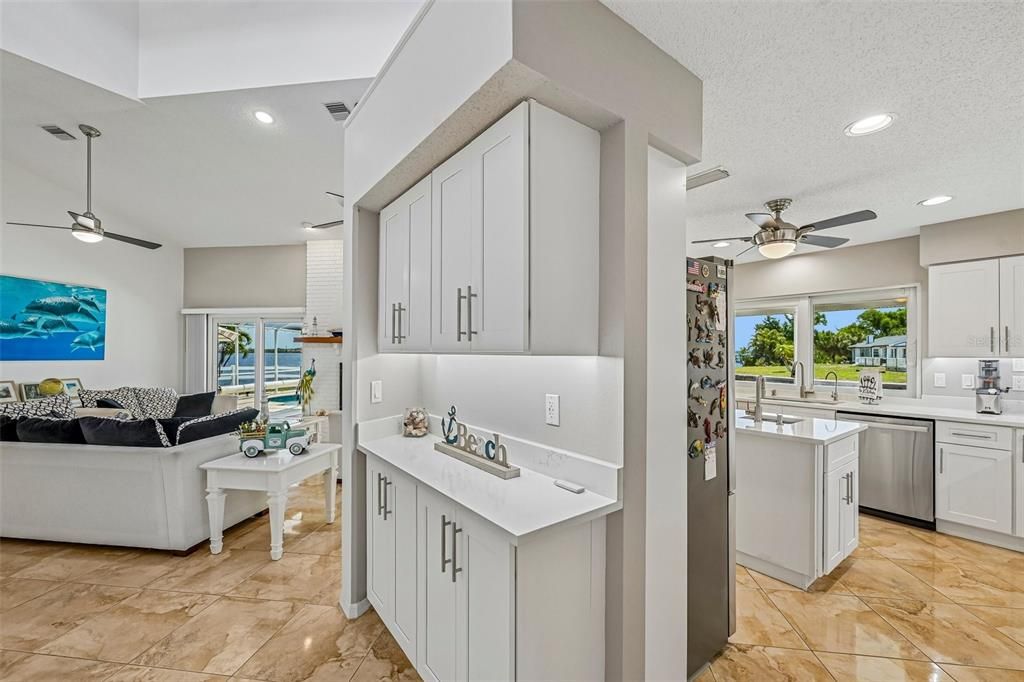 En Venta: $925,000 (3 camas, 2 baños, 2189 Pies cuadrados)