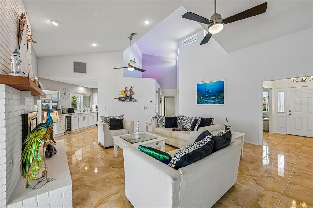 En Venta: $925,000 (3 camas, 2 baños, 2189 Pies cuadrados)