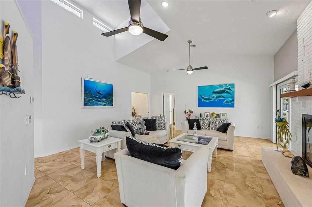 En Venta: $925,000 (3 camas, 2 baños, 2189 Pies cuadrados)
