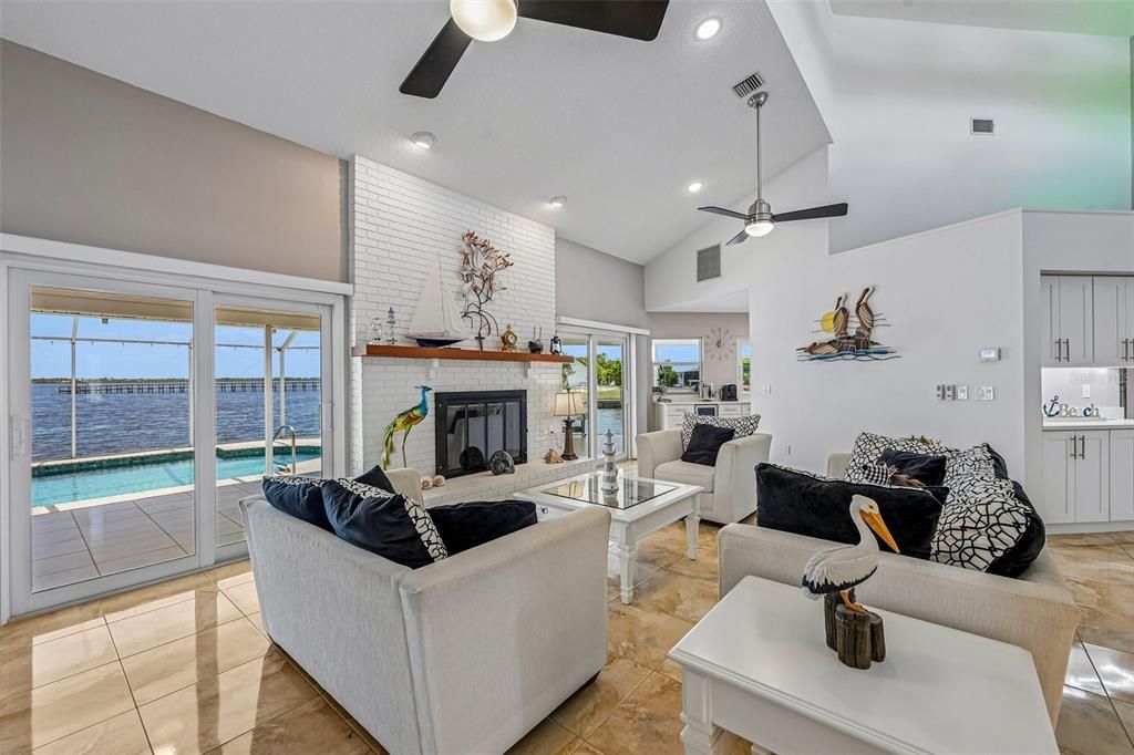 En Venta: $925,000 (3 camas, 2 baños, 2189 Pies cuadrados)