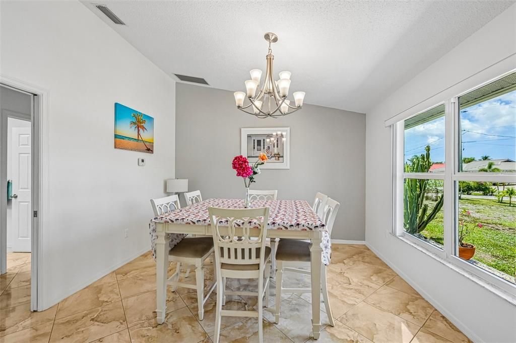 En Venta: $925,000 (3 camas, 2 baños, 2189 Pies cuadrados)