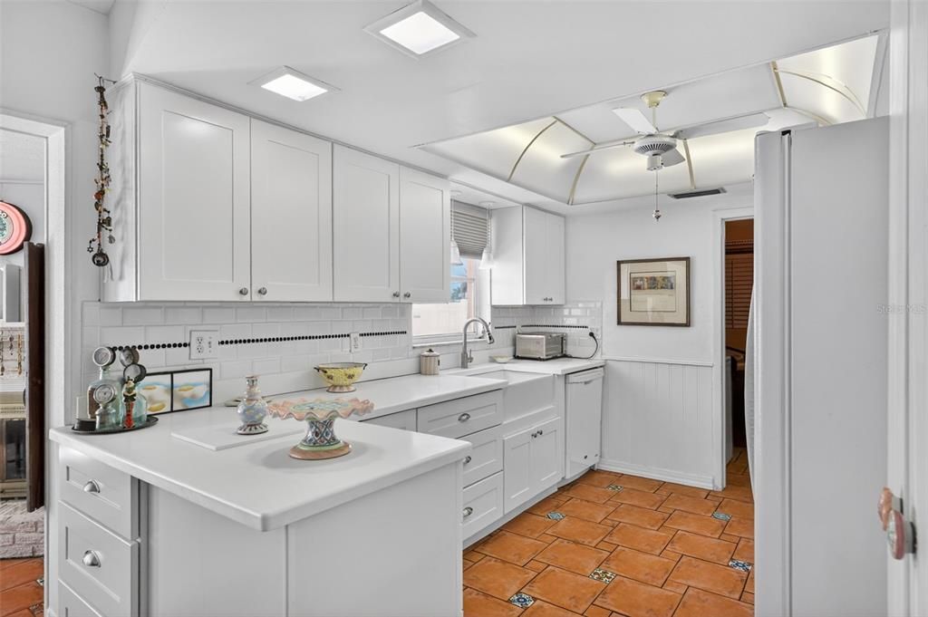 Activo con contrato: $699,000 (3 camas, 2 baños, 2325 Pies cuadrados)