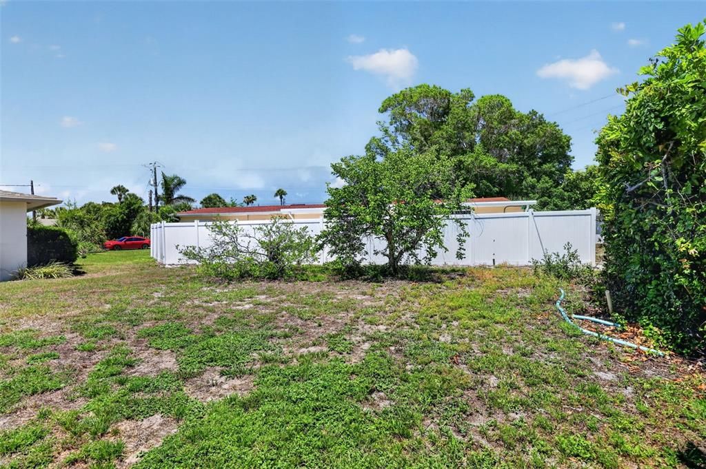 Activo con contrato: $699,000 (3 camas, 2 baños, 2325 Pies cuadrados)