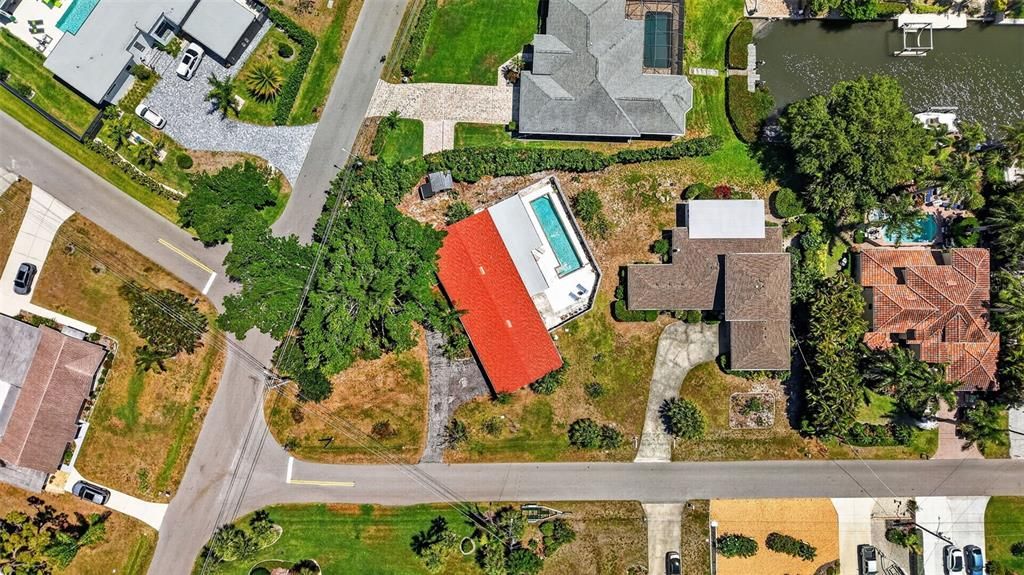 Activo con contrato: $699,000 (3 camas, 2 baños, 2325 Pies cuadrados)