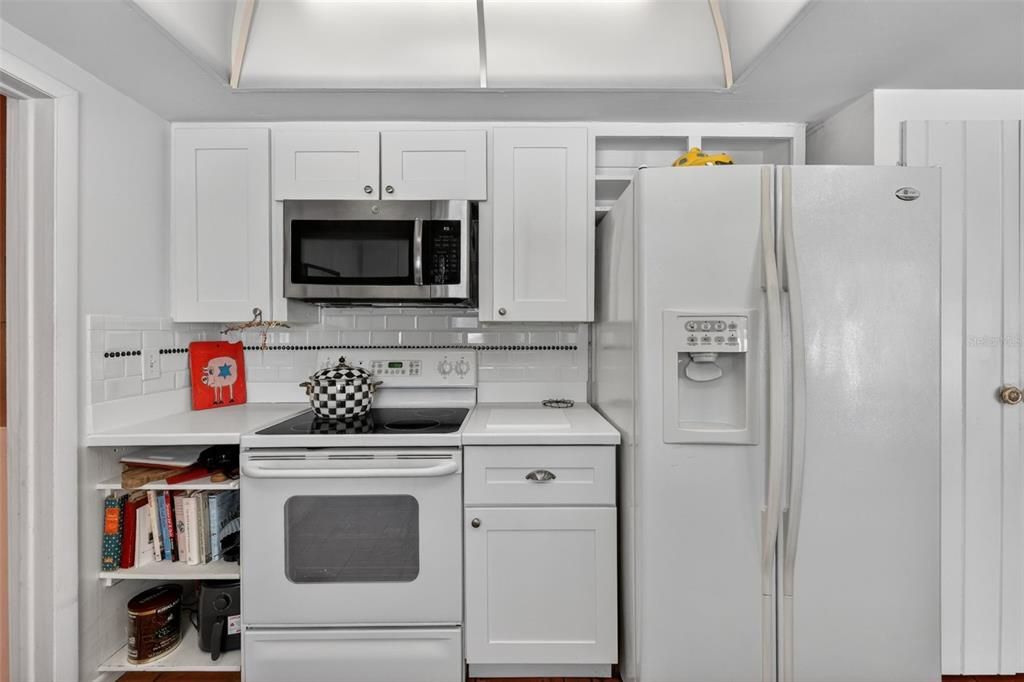 Activo con contrato: $699,000 (3 camas, 2 baños, 2325 Pies cuadrados)
