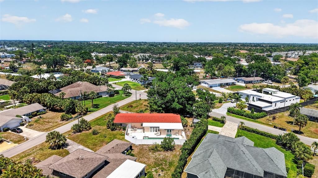 Activo con contrato: $699,000 (3 camas, 2 baños, 2325 Pies cuadrados)