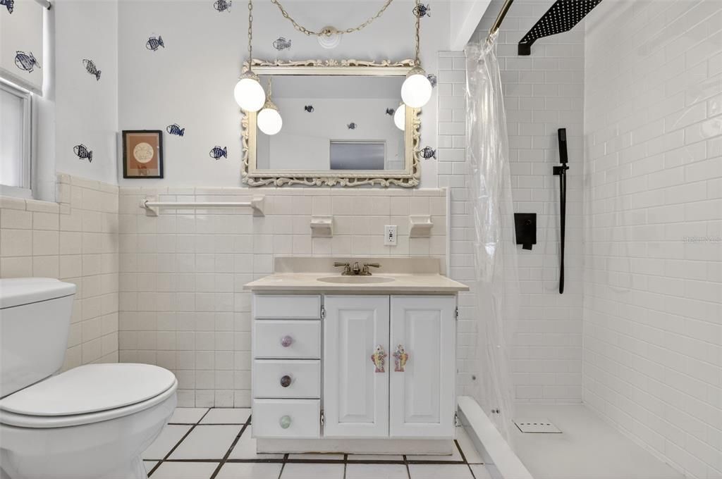 Activo con contrato: $699,000 (3 camas, 2 baños, 2325 Pies cuadrados)