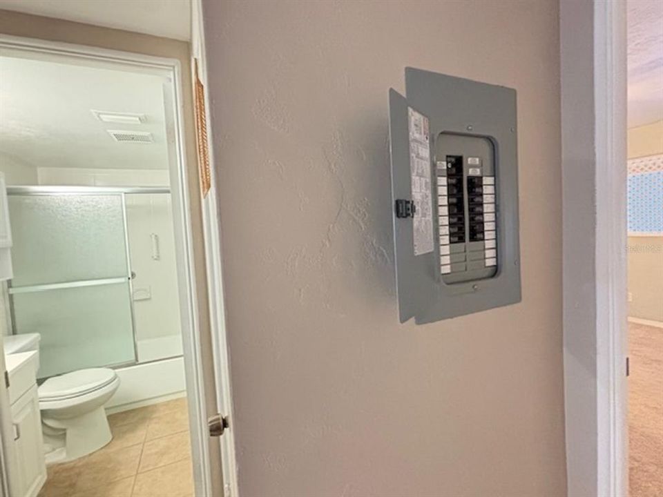 For Sale: $92,000 (1 beds, 1 baths, 562 Square Feet)