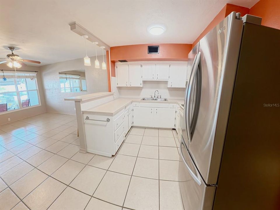 For Sale: $92,000 (1 beds, 1 baths, 562 Square Feet)