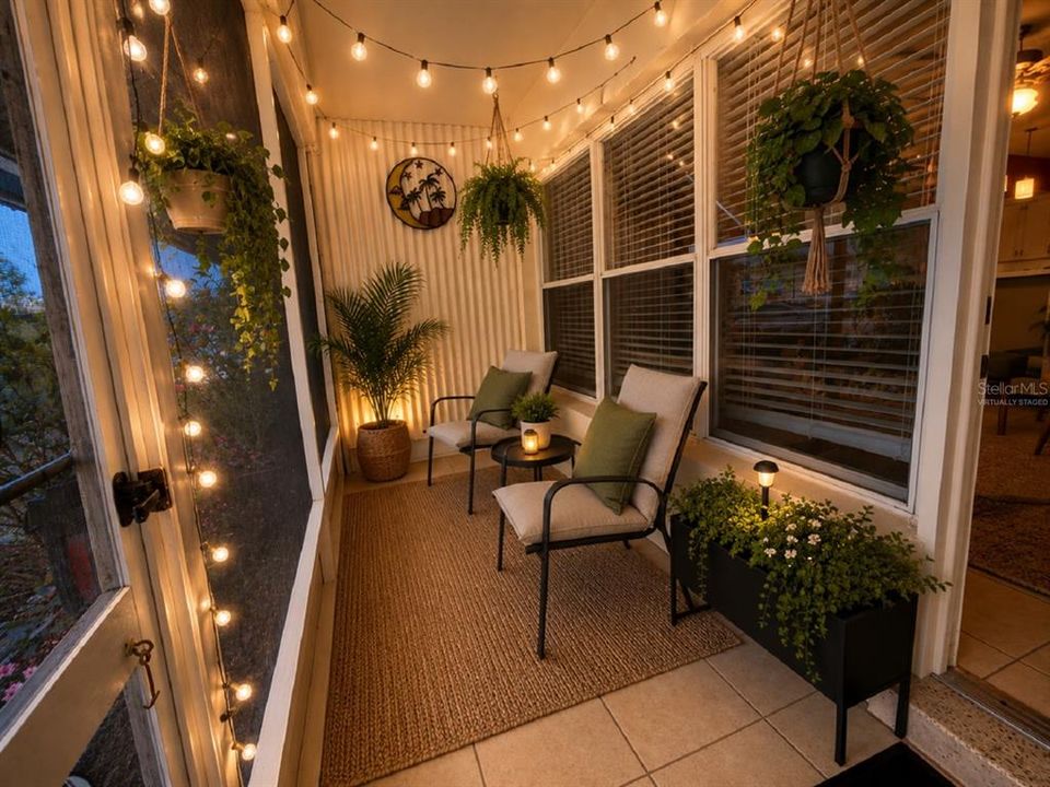 For Sale: $92,000 (1 beds, 1 baths, 562 Square Feet)