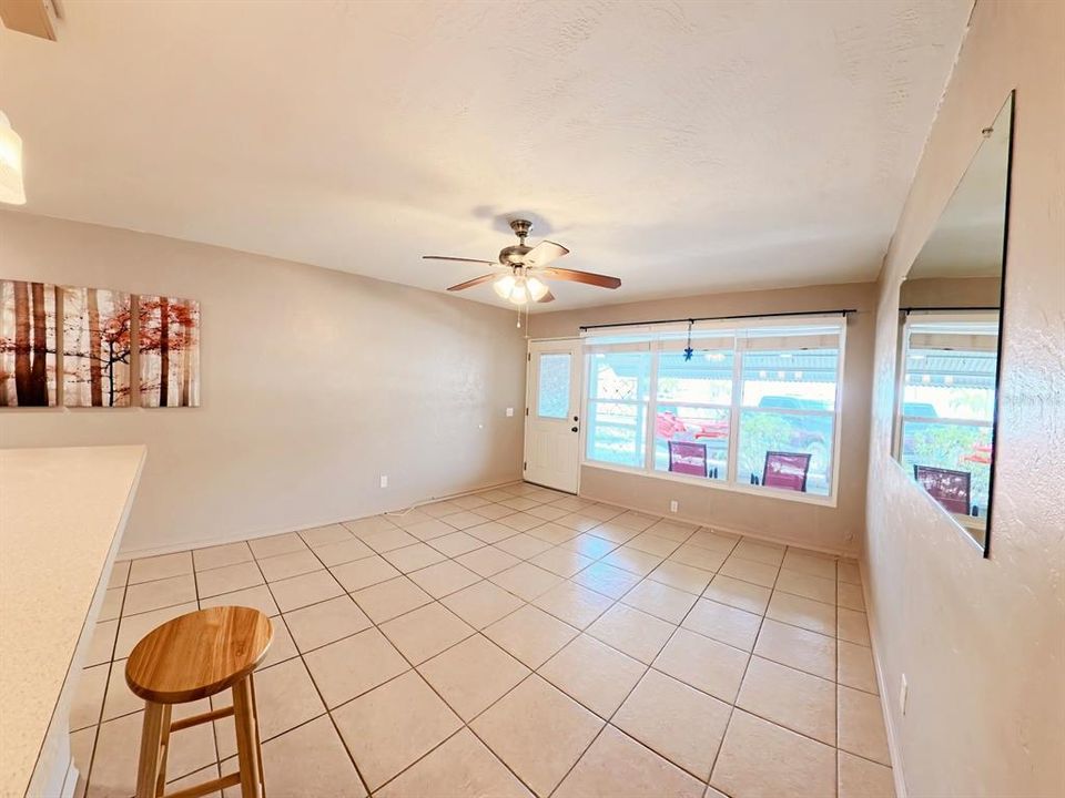 For Sale: $92,000 (1 beds, 1 baths, 562 Square Feet)