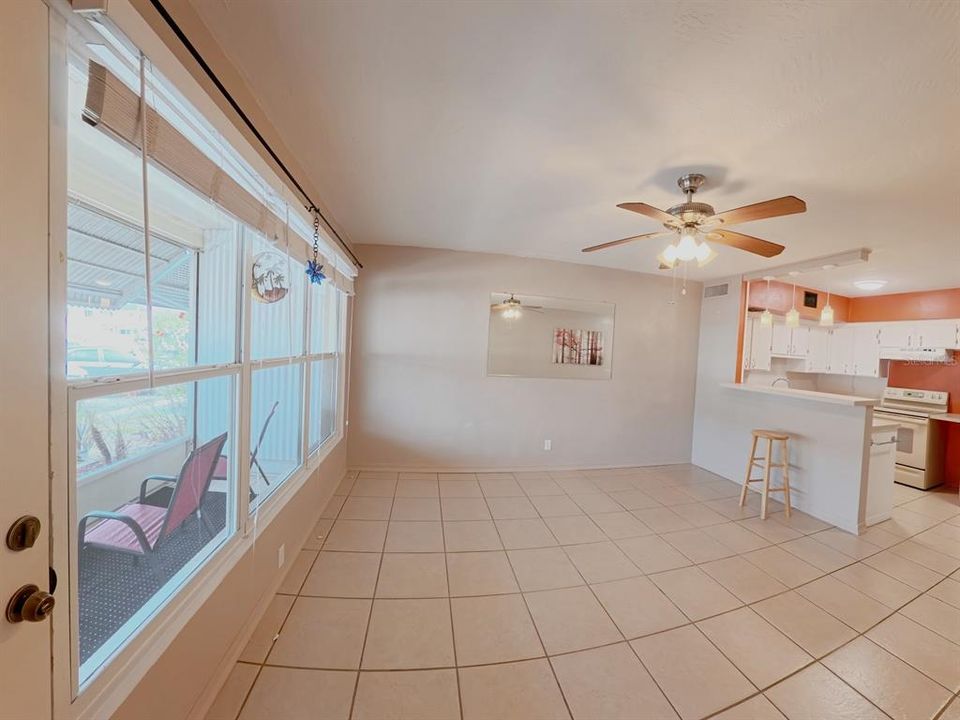 For Sale: $92,000 (1 beds, 1 baths, 562 Square Feet)
