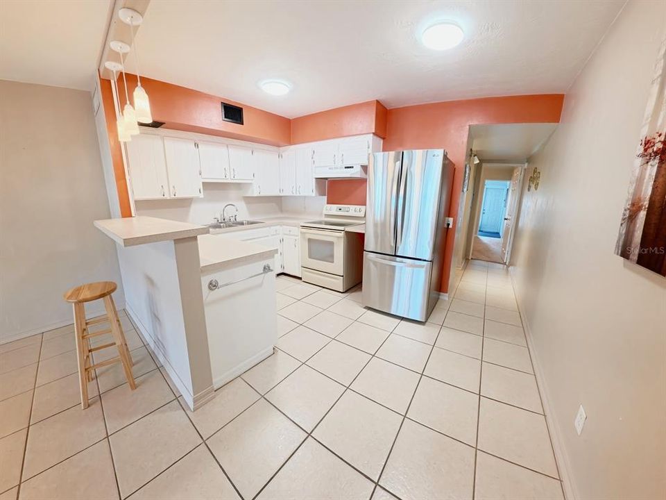 For Sale: $92,000 (1 beds, 1 baths, 562 Square Feet)