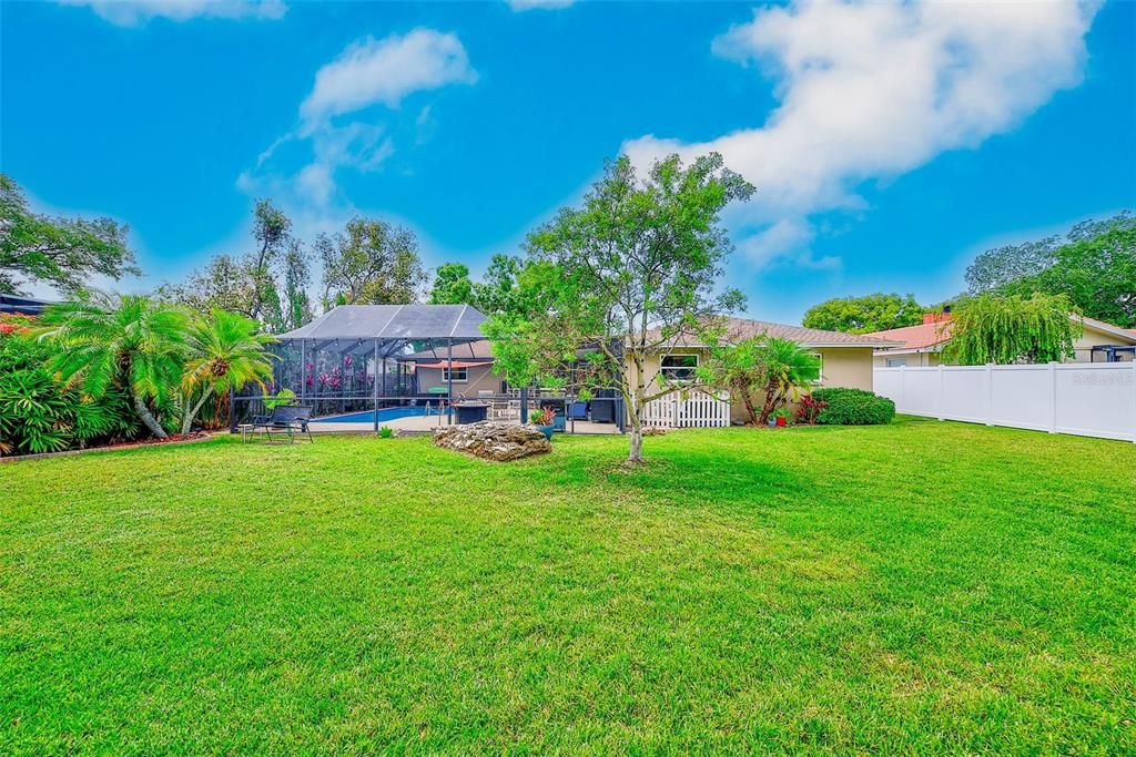 Active With Contract: $675,000 (4 beds, 2 baths, 1927 Square Feet)