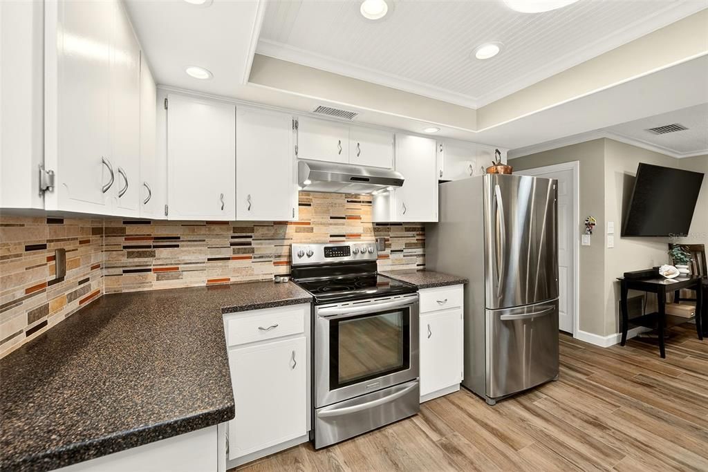 Active With Contract: $675,000 (4 beds, 2 baths, 1927 Square Feet)