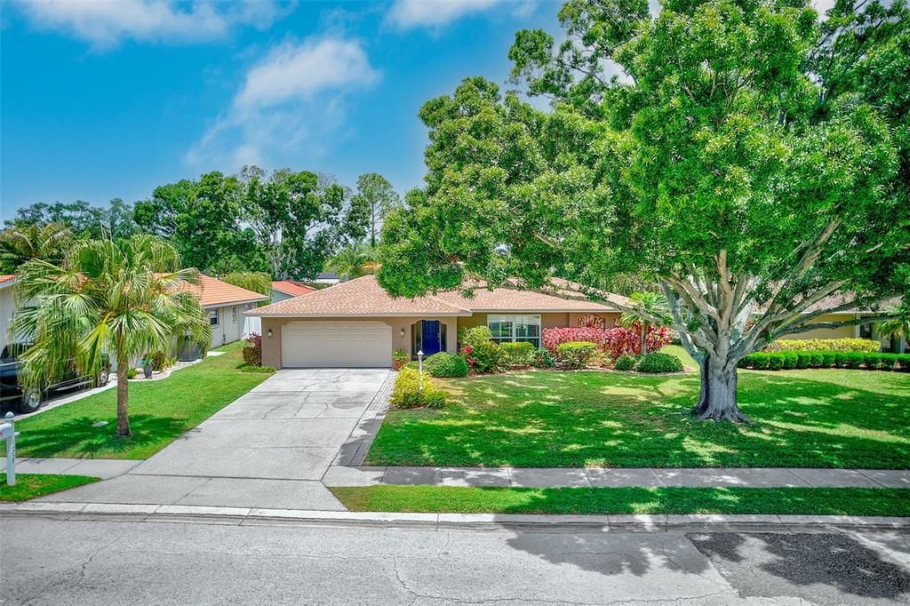 Active With Contract: $675,000 (4 beds, 2 baths, 1927 Square Feet)