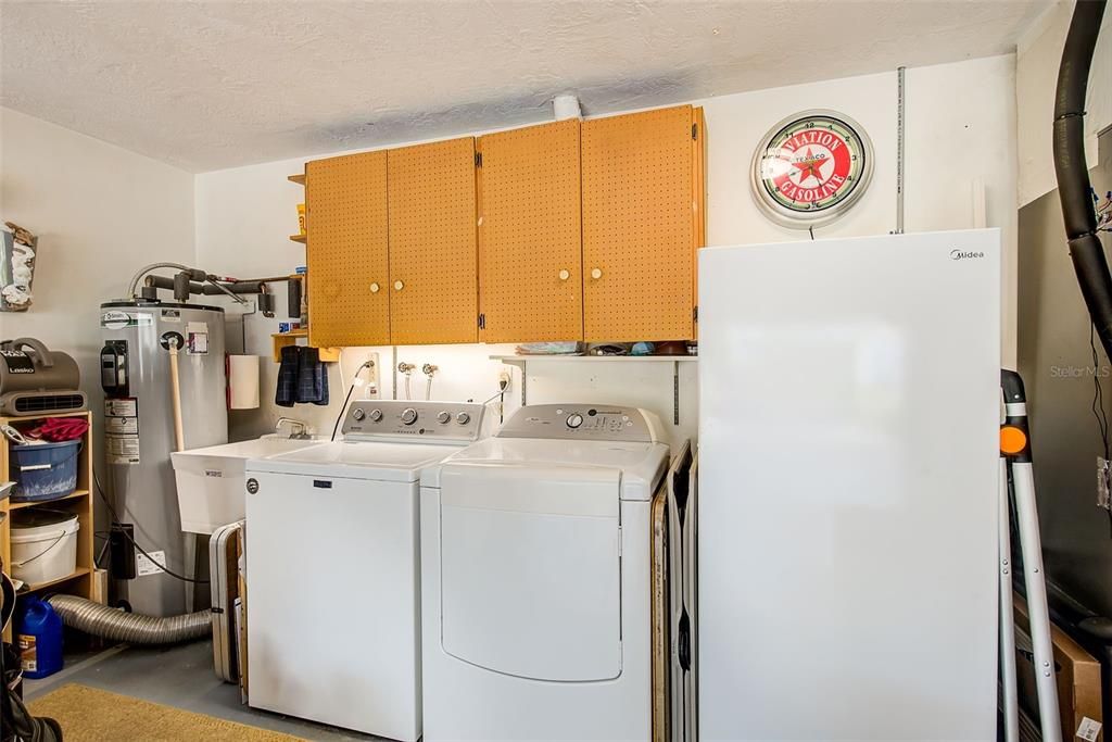 Active With Contract: $675,000 (4 beds, 2 baths, 1927 Square Feet)