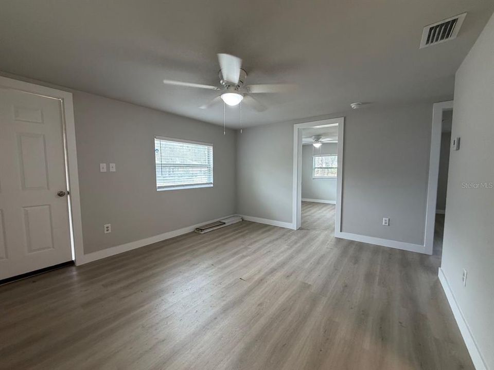 For Rent: $1,300 (2 beds, 1 baths, 800 Square Feet)