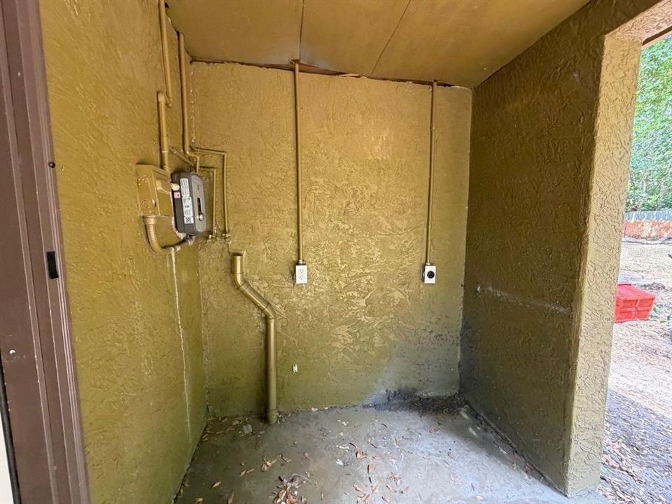 For Rent: $1,300 (2 beds, 1 baths, 800 Square Feet)