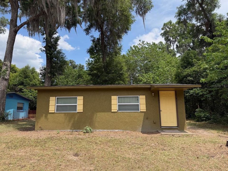 For Rent: $1,300 (2 beds, 1 baths, 800 Square Feet)