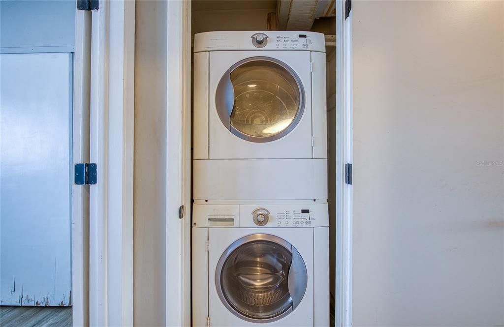 На продажу: $177,900 (2 спален, 1 ванн, 832 Квадратных фут)