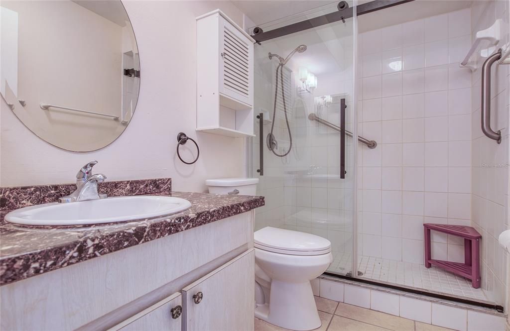 На продажу: $177,900 (2 спален, 1 ванн, 832 Квадратных фут)