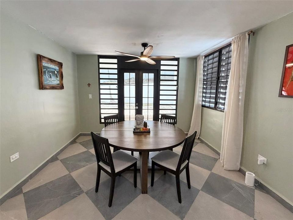 For Sale: $695,000 (5 beds, 3 baths, 2956 Square Feet)