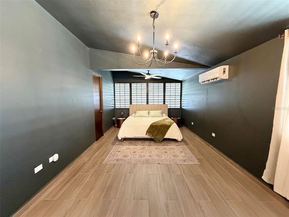 For Sale: $695,000 (5 beds, 3 baths, 2956 Square Feet)