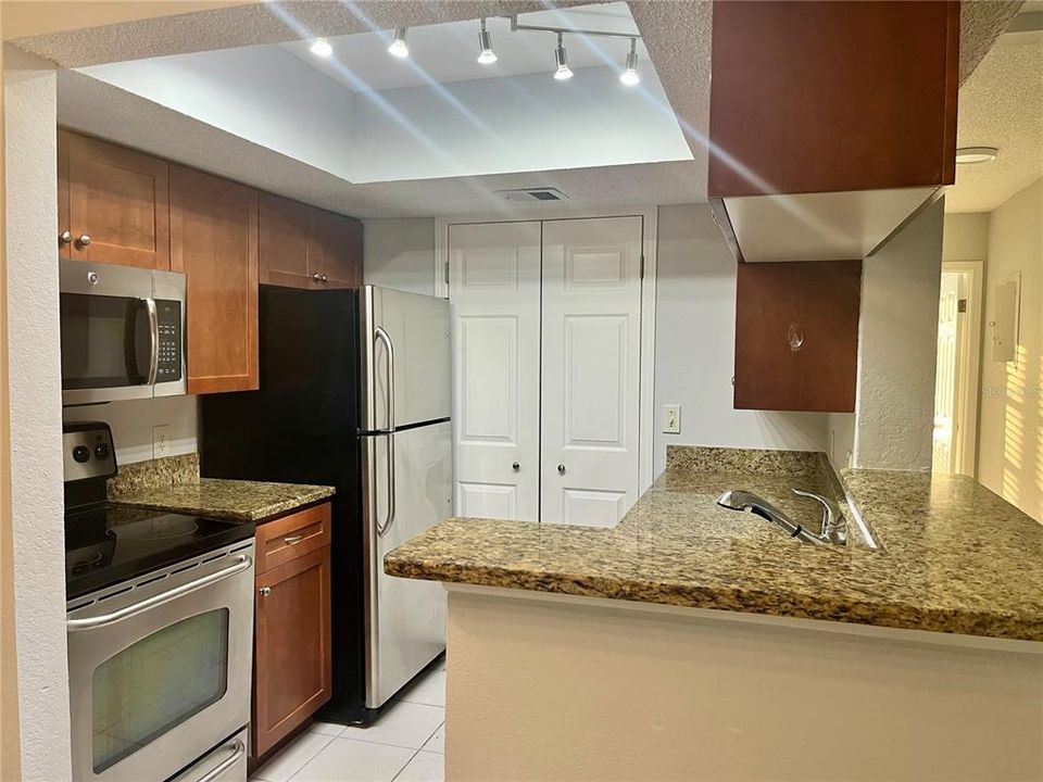 В аренду: $1,695 (2 спален, 1 ванн, 784 Квадратных фут)